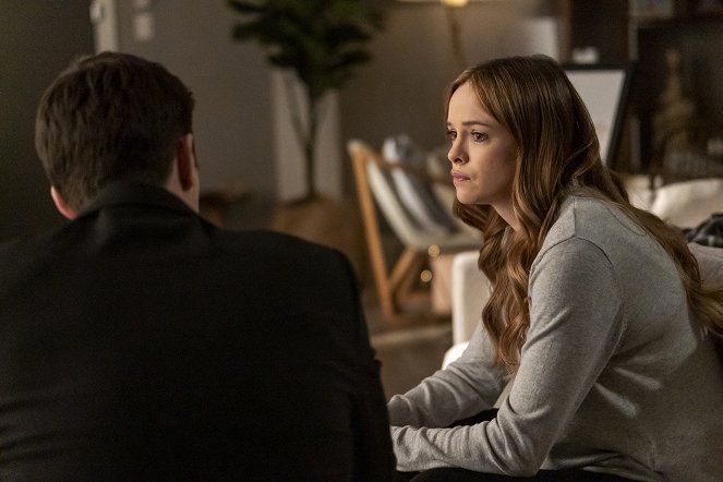 The Flash - Funeral for a Friend - Photos - Danielle Panabaker