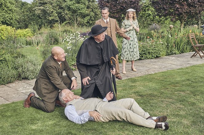 Father Brown - Season 9 - The New Order - Filmfotos - John Burton, Matthew Marsh, Mark Williams