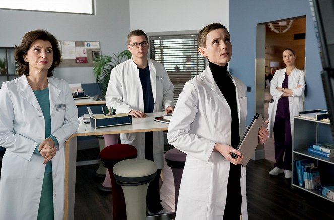 In aller Freundschaft - Die jungen Ärzte - Season 8 - Kleines Herz - De la película