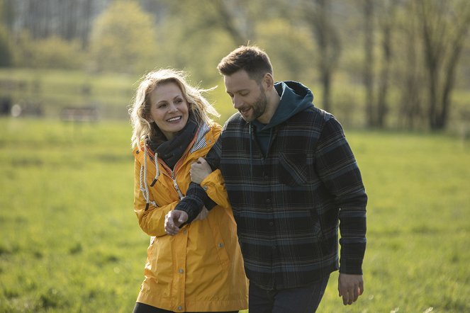 Ordinace v růžové zahradě - Můj svět je tvůj - Photos - Michaela Badinková, Jiří Böhm