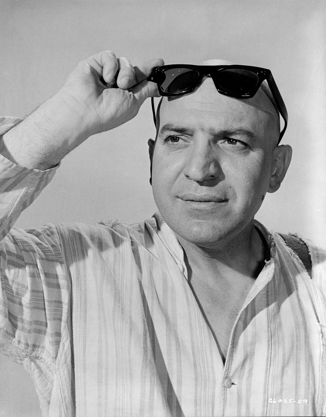 Asesinos por Karate - Promoción - Telly Savalas