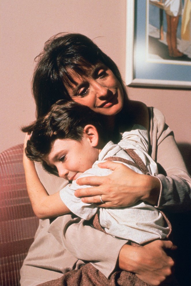 Life Goes On - The Visitor - Do filme - Patti LuPone