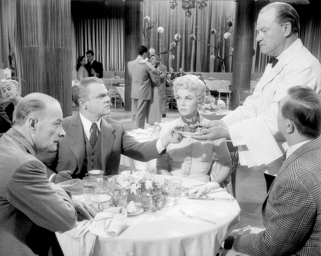 Láska bez predsudkov - Z filmu - Robert Keith, James Cagney, Doris Day, Robert R. Stephenson