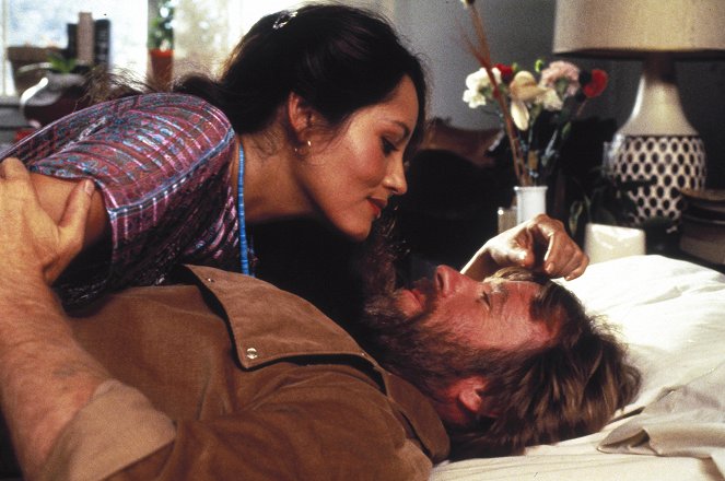 McQuade, der Wolf - Filmfotos - Barbara Carrera, Chuck Norris