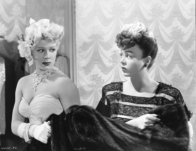 The Stork Club - Filmfotók - Betty Hutton, Iris Adrian