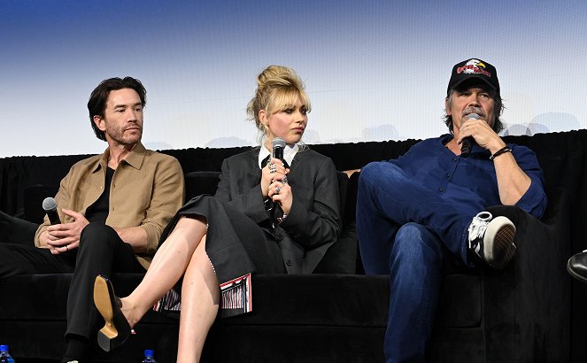 Outer Range - De eventos - The Prime Experience: "Outer Range" on May 15, 2022 in Beverly Hills, California - Tom Pelphrey, Imogen Poots, Josh Brolin