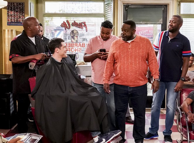 The Neighborhood - Season 1 - Welcome to the Barbershop - Photos