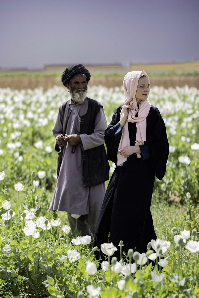 RTL Spezial: 60 Tage Frauenhass - Eine Reporterin bei den Taliban - Film