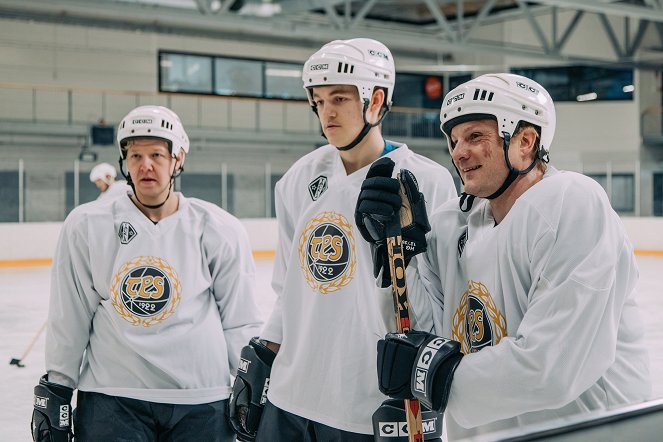 Laitapuolen hyökkääjä - Photos - Jussi-Petteri Peräinen, Joel Lehtinen, Severi Saarinen