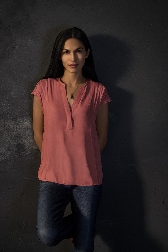 The Cleaning Lady - Season 1 - Promoción - Elodie Yung