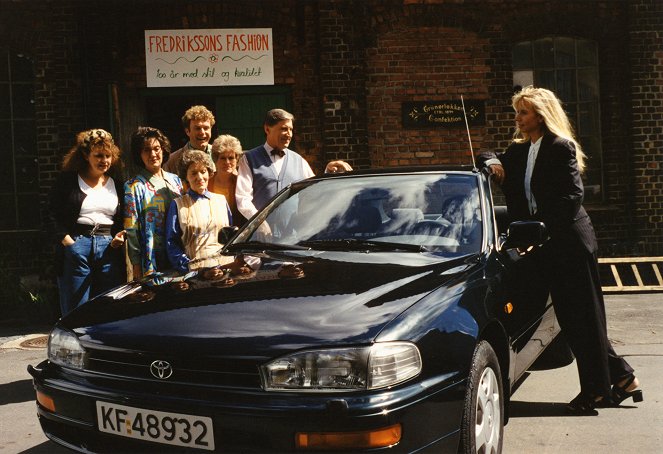 Fredrikssons fabrikk - The movie - Filmfotos - Brit Elisabeth Haagensli, Elsa Lystad, Aud Schønemann, Geir Kvarme, Anne Marie Ottersen, Magnus Härenstam, Hege Schøyen