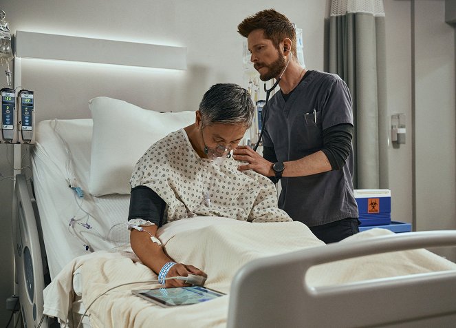 The Resident - In for a Penny - Photos - Matt Czuchry