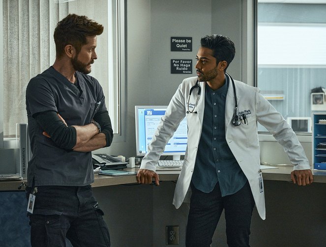 The Resident - In for a Penny - Photos - Matt Czuchry, Manish Dayal