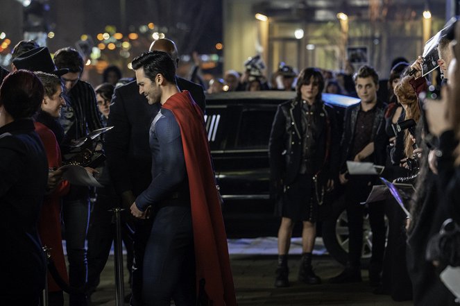 Superman és Lois - Bizzarok egy bizarr világban - Filmfotók - Tyler Hoechlin, Alex Garfin, Jordan Elsass