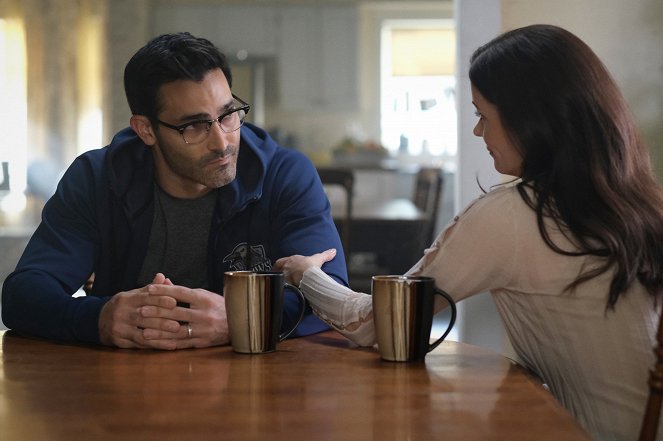Superman and Lois - The Thing in the Mines - Van film - Tyler Hoechlin, Elizabeth Tulloch