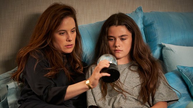 Mary Kills People - The Means - Photos