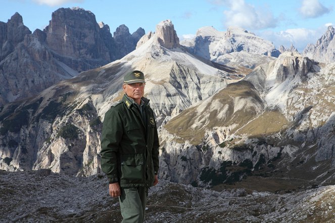 Die Bergpolizei - Ganz nah am Himmel - Expedition ins Ungewisse - Filmfotos - Terence Hill