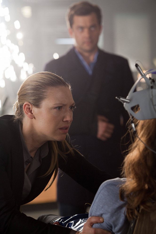 Fringe - Season 4 - Brave New World: Part 2 - Photos