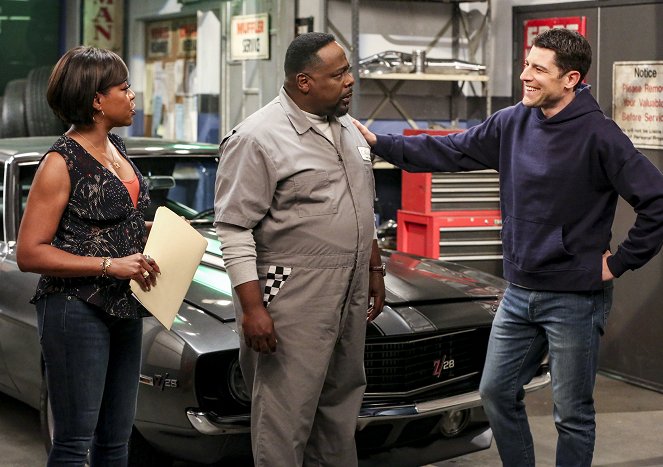 The Neighborhood - Season 1 - Welcome to the Big Payback - Photos