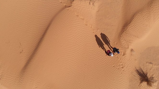 Stopy v písku - Z filmu