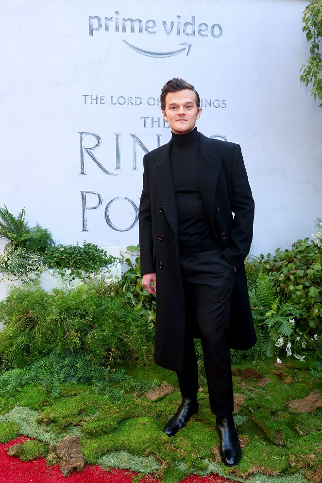 The Lord of the Rings: The Rings of Power - Season 1 - Eventos - "The Lord Of The Rings: The Rings Of Power" Los Angeles Red Carpet Premiere & Screening on August 15, 2022 in Los Angeles, California - Robert Aramayo