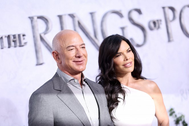 A Gyűrűk Ura: A Hatalom Gyűrűi - Season 1 - Rendezvények - "The Lord Of The Rings: The Rings Of Power" Los Angeles Red Carpet Premiere & Screening on August 15, 2022 in Los Angeles, California - Jeff Bezos