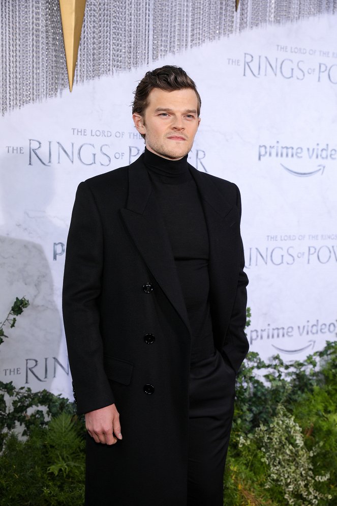The Lord of the Rings: The Rings of Power - Season 1 - Evenementen - "The Lord Of The Rings: The Rings Of Power" Los Angeles Red Carpet Premiere & Screening on August 15, 2022 in Los Angeles, California - Robert Aramayo