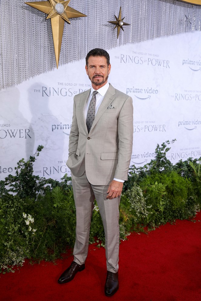The Lord of the Rings: The Rings of Power - Season 1 - Evenementen - "The Lord Of The Rings: The Rings Of Power" Los Angeles Red Carpet Premiere & Screening on August 15, 2022 in Los Angeles, California - Lloyd Owen