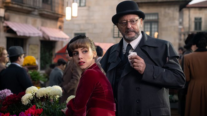 Magánügylet - Filmfotók - Aura Garrido, Jean Reno