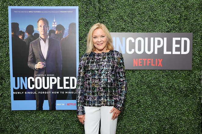 Singiel w Nowym Jorku - Season 1 - Z imprez - Premiere of Uncoupled S1 presented by Netflix at The Paris Theater on July 26, 2022 in New York City - Stephanie Faracy