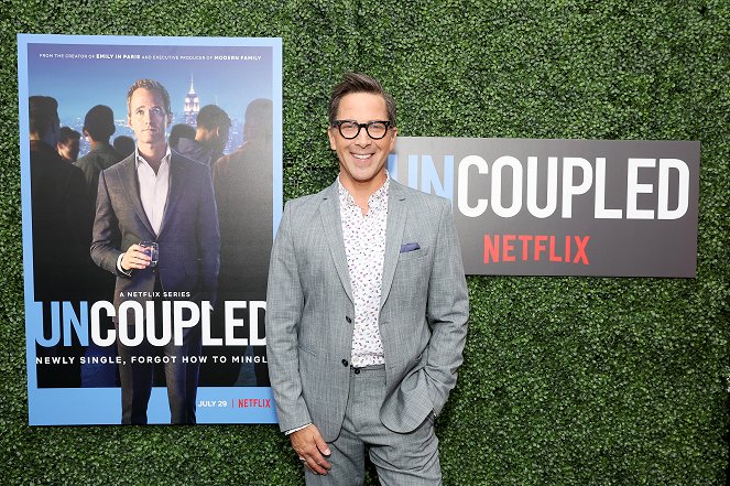 Singiel w Nowym Jorku - Season 1 - Z imprez - Premiere of Uncoupled S1 presented by Netflix at The Paris Theater on July 26, 2022 in New York City - Dan Bucatinsky