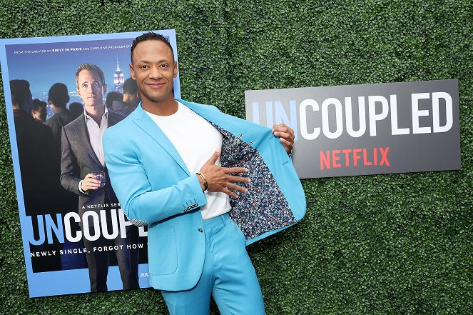 Uncoupled - Season 1 - Events - Premiere of Uncoupled S1 presented by Netflix at The Paris Theater on July 26, 2022 in New York City - Emerson Brooks