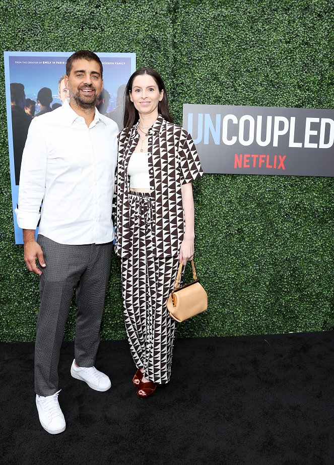 Uncoupled - Season 1 - Veranstaltungen - Premiere of Uncoupled S1 presented by Netflix at The Paris Theater on July 26, 2022 in New York City - Lilly Burns