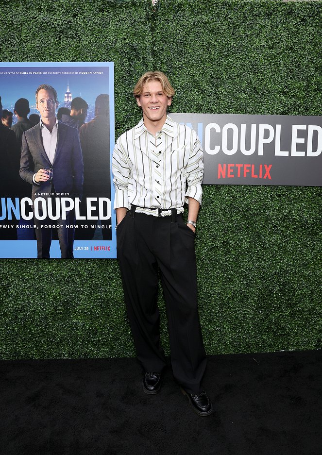 Opuštěný - Série 1 - Z akcií - Premiere of Uncoupled S1 presented by Netflix at The Paris Theater on July 26, 2022 in New York City