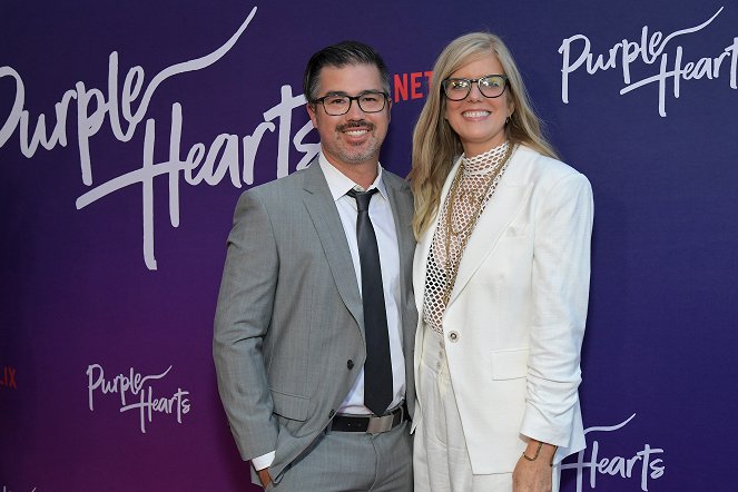 Zranitelná srdce - Z akcí - Netflix Purple Hearts special screening at The Bay Theater on July 22, 2022 in Pacific Palisades, California - Matt Sakatani Roe, Elizabeth Allen Rosenbaum
