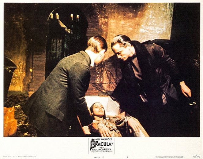 Dracula cerca sangue di vergine... e morì di sete!!! - Mainoskuvat