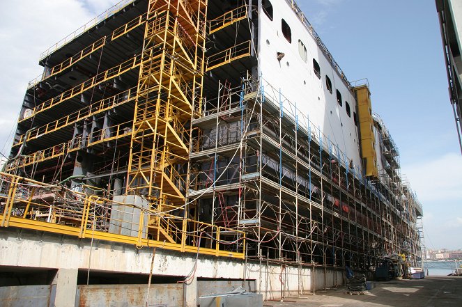 Building the World's Most Luxurious Cruise Ship - Film