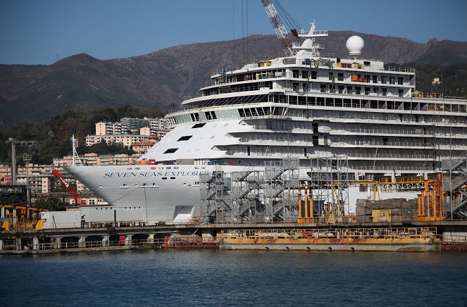 Building the World's Most Luxurious Cruise Ship - Photos
