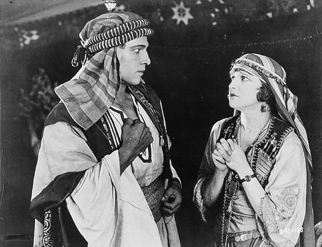 Sheikki - Kuvat elokuvasta - Rudolph Valentino, Agnes Ayres