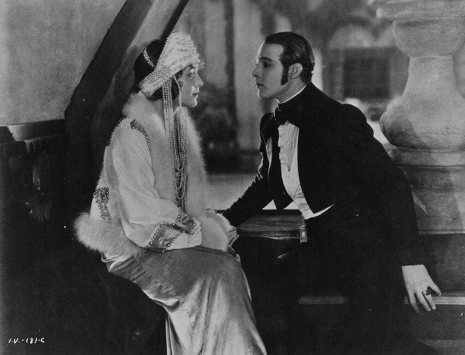 The Eagle - Filmfotók - Rudolph Valentino, Vilma Bánky