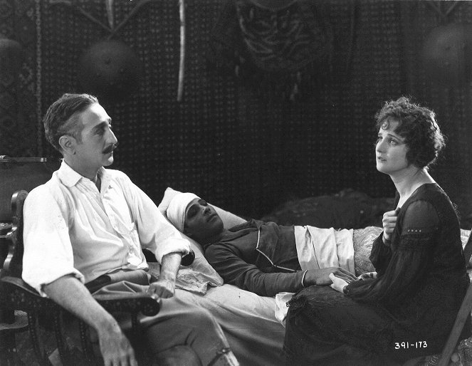 Šejk - Z filmu - Adolphe Menjou, Rudolph Valentino, Agnes Ayres
