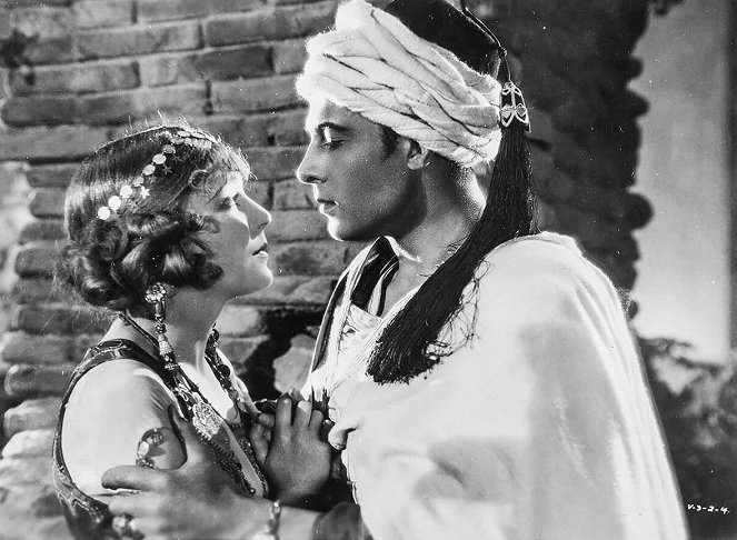 The Son of the Sheik - Z filmu - Vilma Bánky, Rudolph Valentino