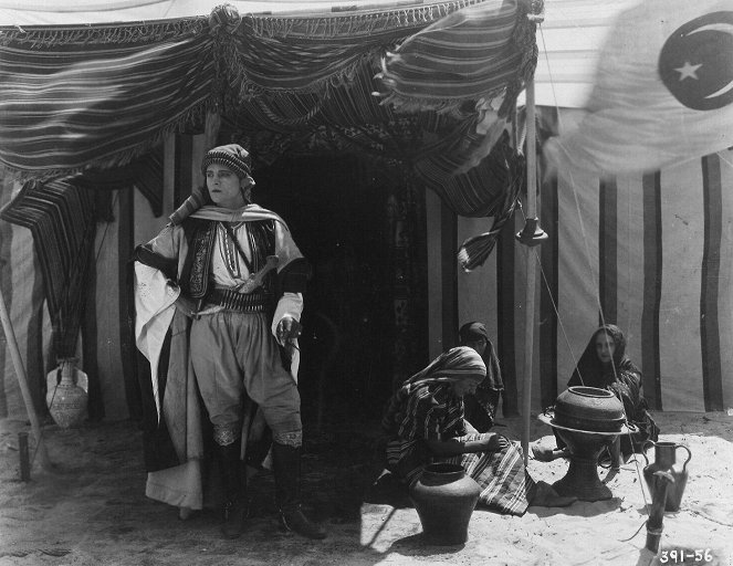 Der Scheich - Filmfotos - Rudolph Valentino