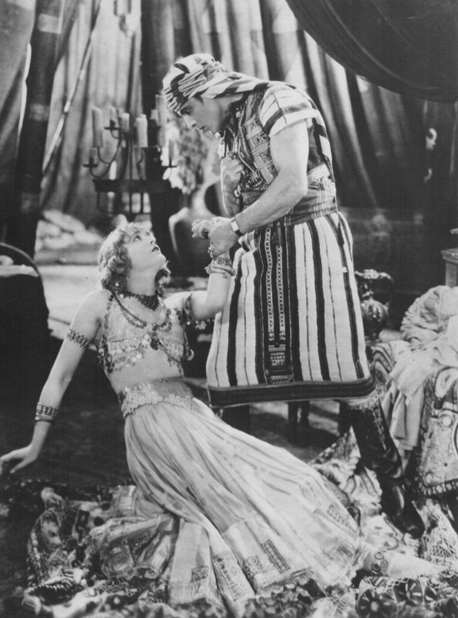 The Son of the Sheik - Do filme - Vilma Bánky, Rudolph Valentino