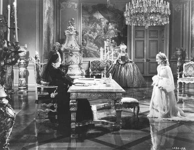 María Antonieta - De la película - Alma Kruger, Norma Shearer