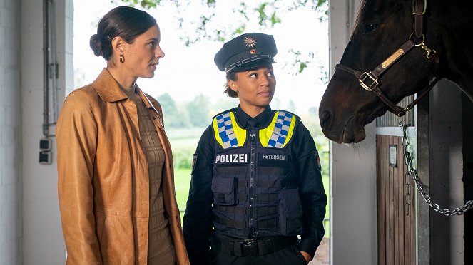 Notruf Hafenkante - Season 17 - Rivalen der Rennbahn - Z filmu
