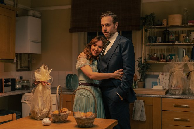 Trying - The End of the Beginning - Do filme - Esther Smith, Rafe Spall