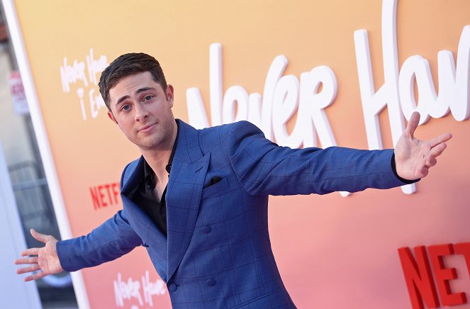 Never Have I Ever - Season 3 - Events - Los Angeles premiere of Netflix's "Never Have I Ever" Season 3 on August 11, 2022 in Los Angeles, California