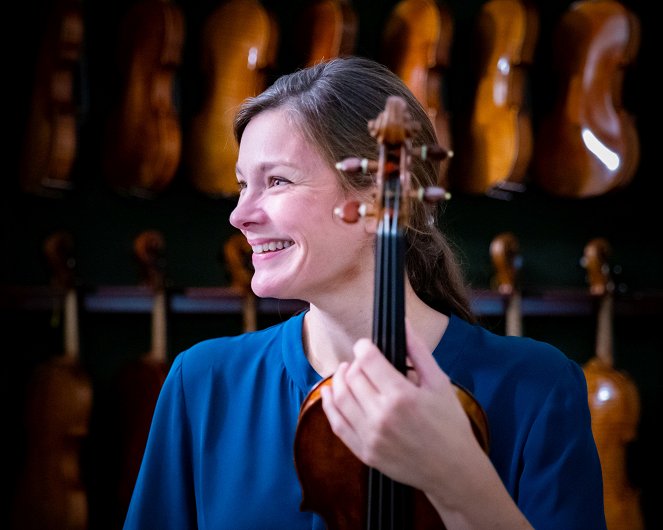 Janine Jansen Falling for Stradivari - Photos