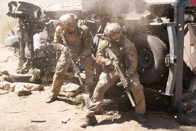 SEAL Team - Low-Impact - Filmfotók - Neil Brown Jr.